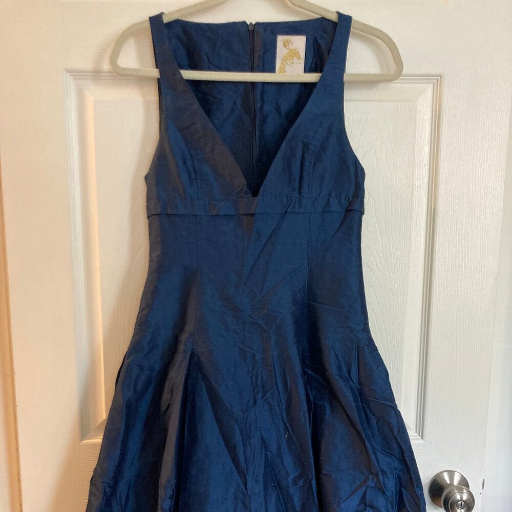 Elegant and modern blue 100% silk dress